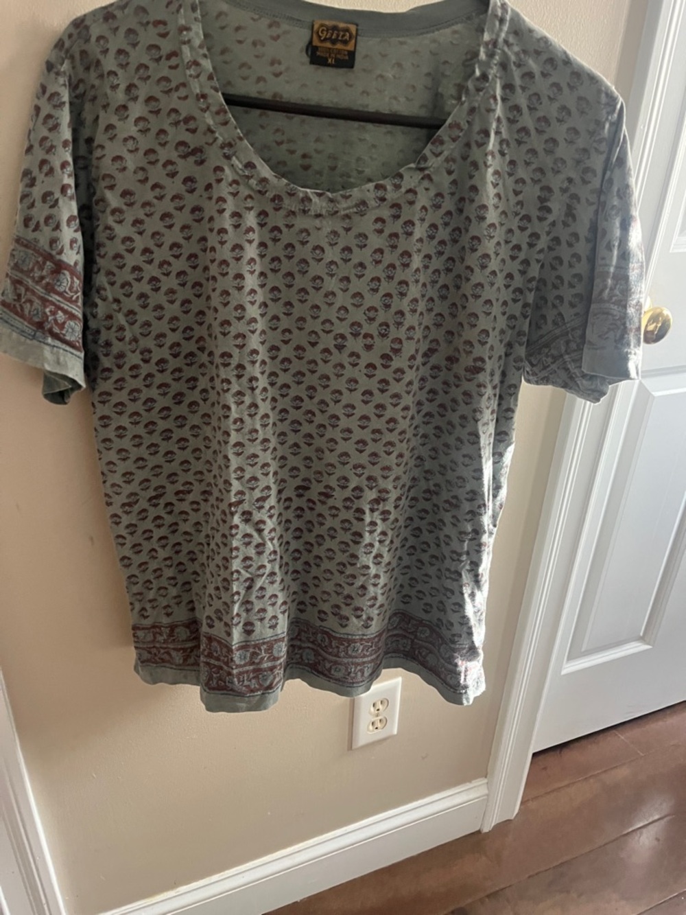 Geeta Scoop Neck Printed Tee in Sage Green & Rust